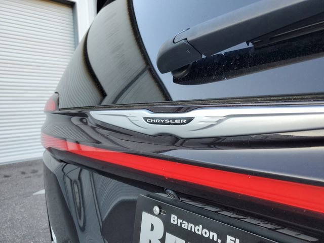 Used 2024 Chrysler Pacifica Touring-L image 6