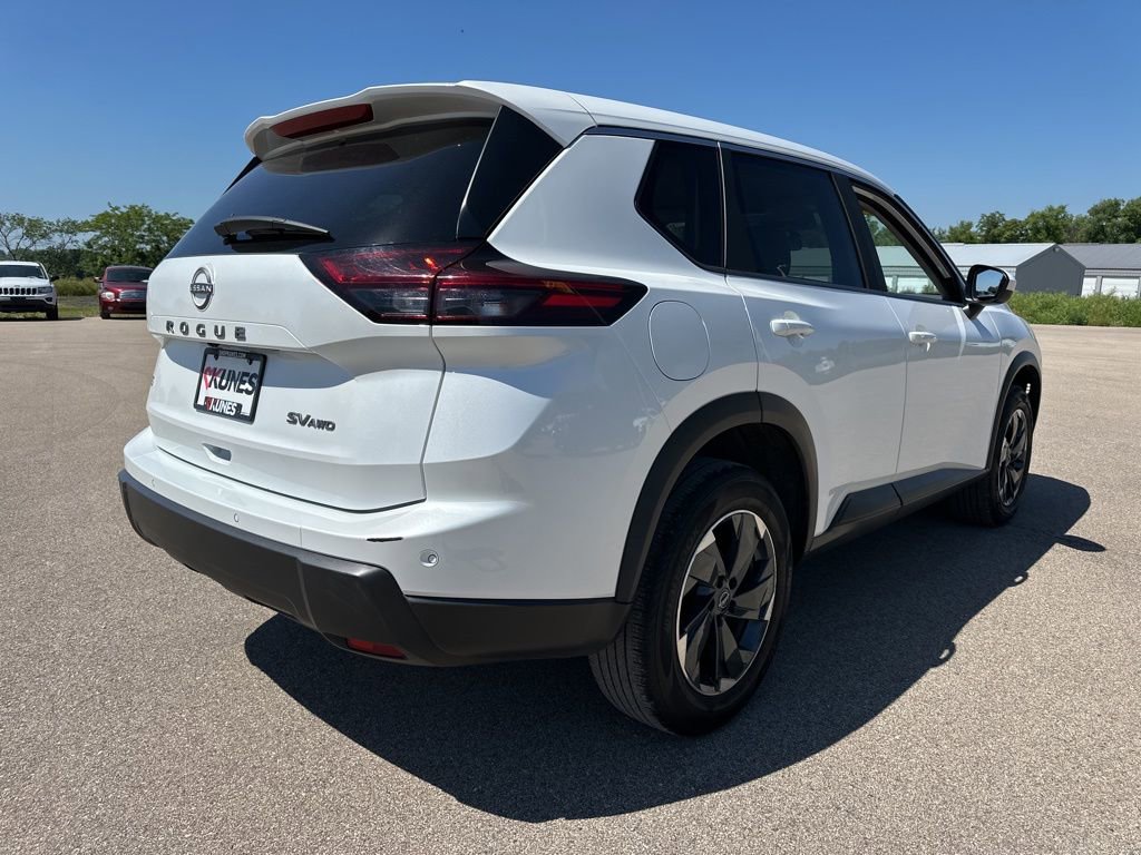 Used 2024 Nissan Rogue SV image 10