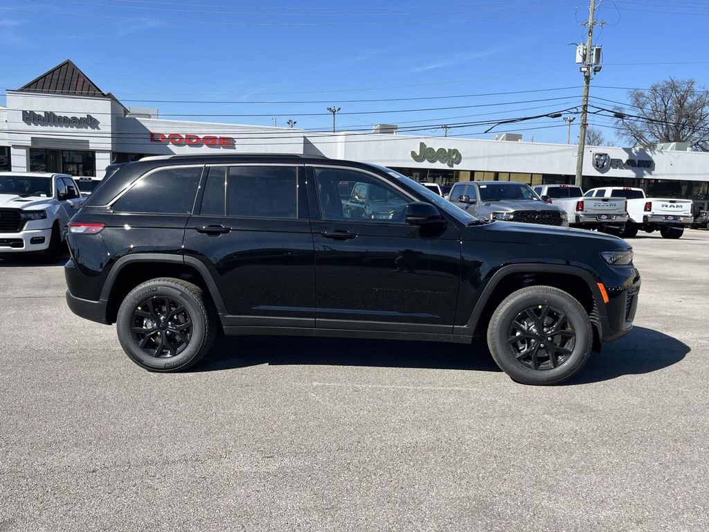 New 2026 Jeep Grand Cherokee Altitude RWD image 2