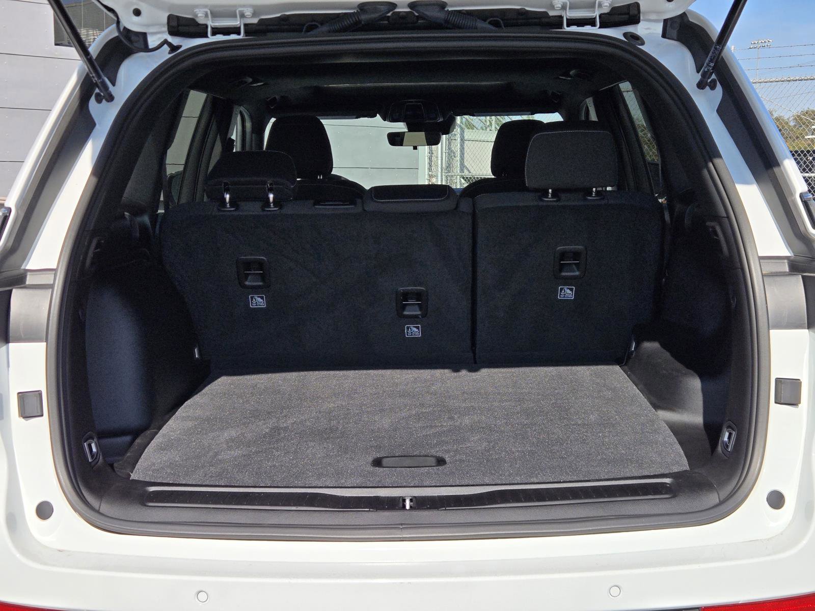 Used 2025 Jeep Grand Cherokee Laredo X image 28