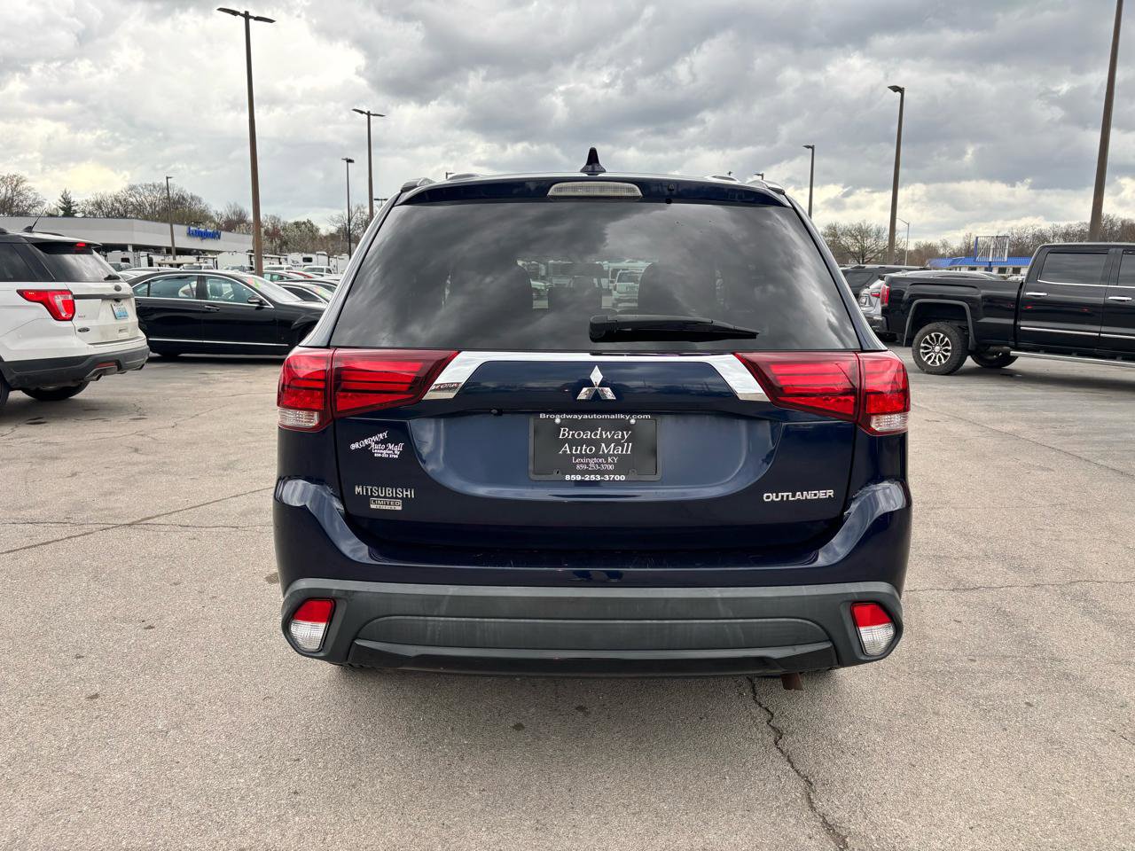 Used 2018 Mitsubishi Outlander LE AWD/4WD image 4