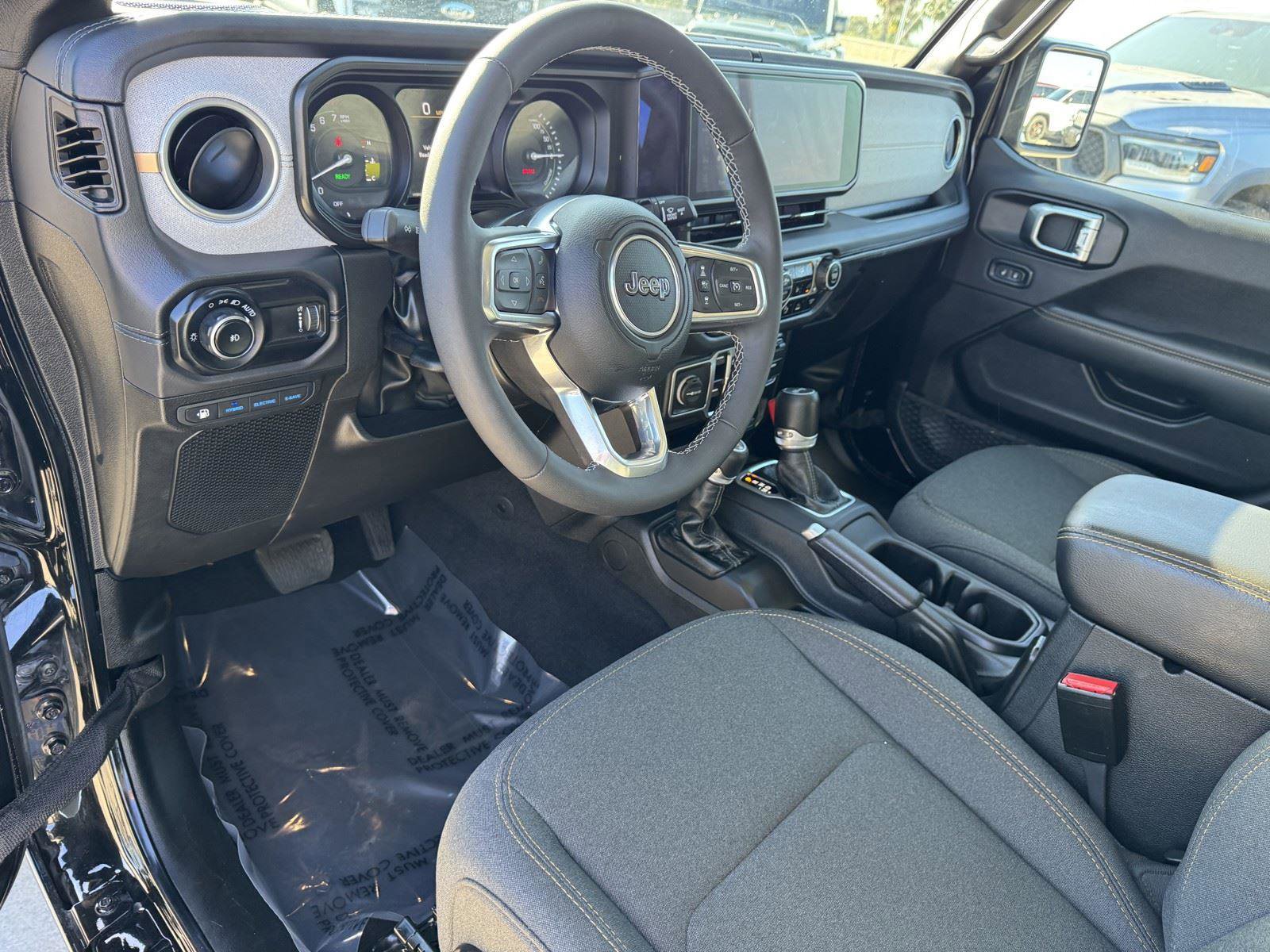 Certified 2025 Jeep Wrangler Sahara w/ Safety Group AWD/4WD image 12