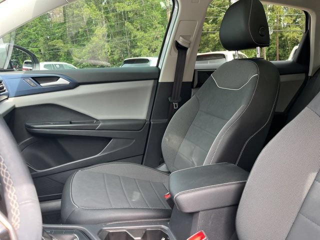 Used 2023 Volkswagen Taos SE w/ Panoramic Sunroof Package AWD/4WD image 9