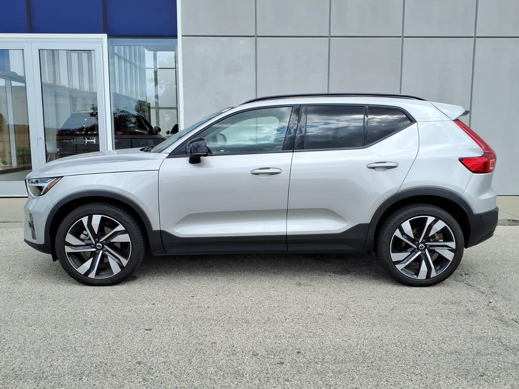 Certified 2023 Volvo XC40 B5 Ultimate w/ Protection Package Premier AWD/4WD image 3