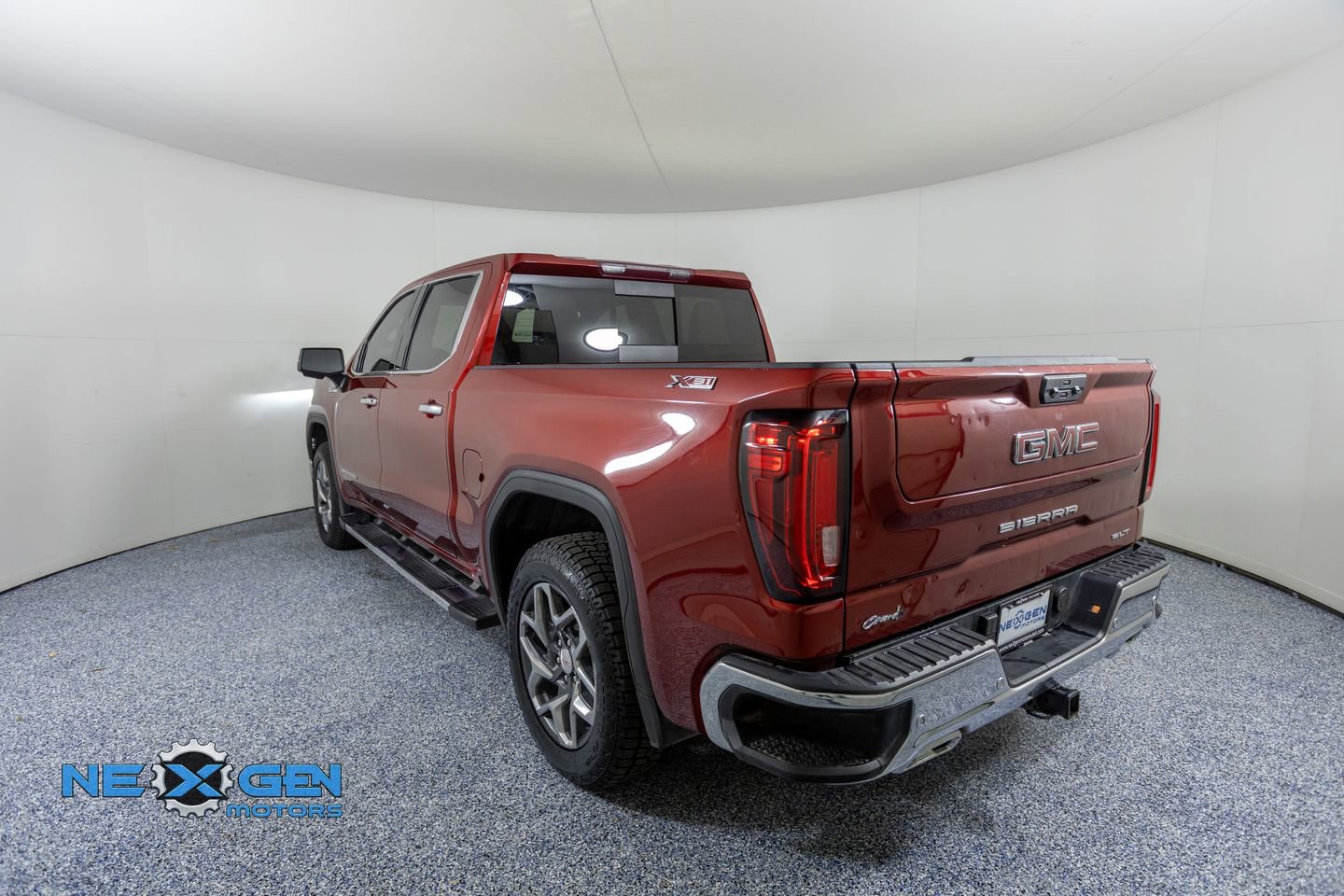 Used 2023 GMC Sierra 1500 SLT AWD/4WD image 5