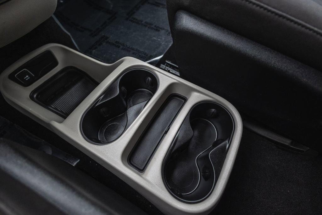 Used 2020 Chrysler Voyager L FWD image 19
