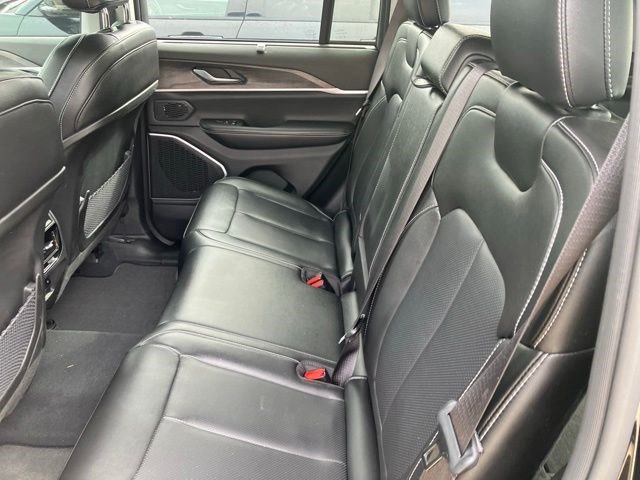 Used 2024 Jeep Grand Cherokee Limited w/ Luxury Tech Group II AWD/4WD image 18