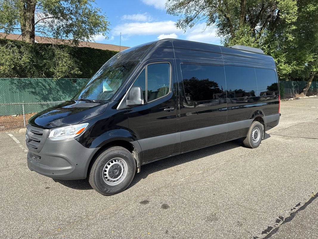 Used 2025 Mercedes-Benz Sprinter 2500 image 2