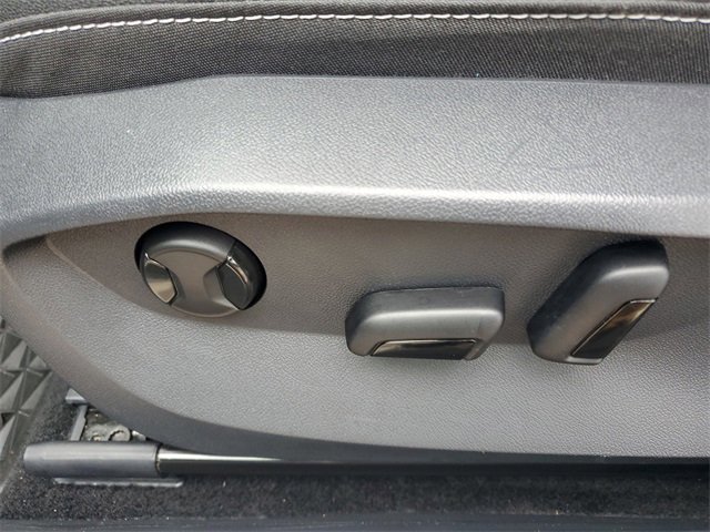 Certified 2025 Volkswagen Taos SE image 22