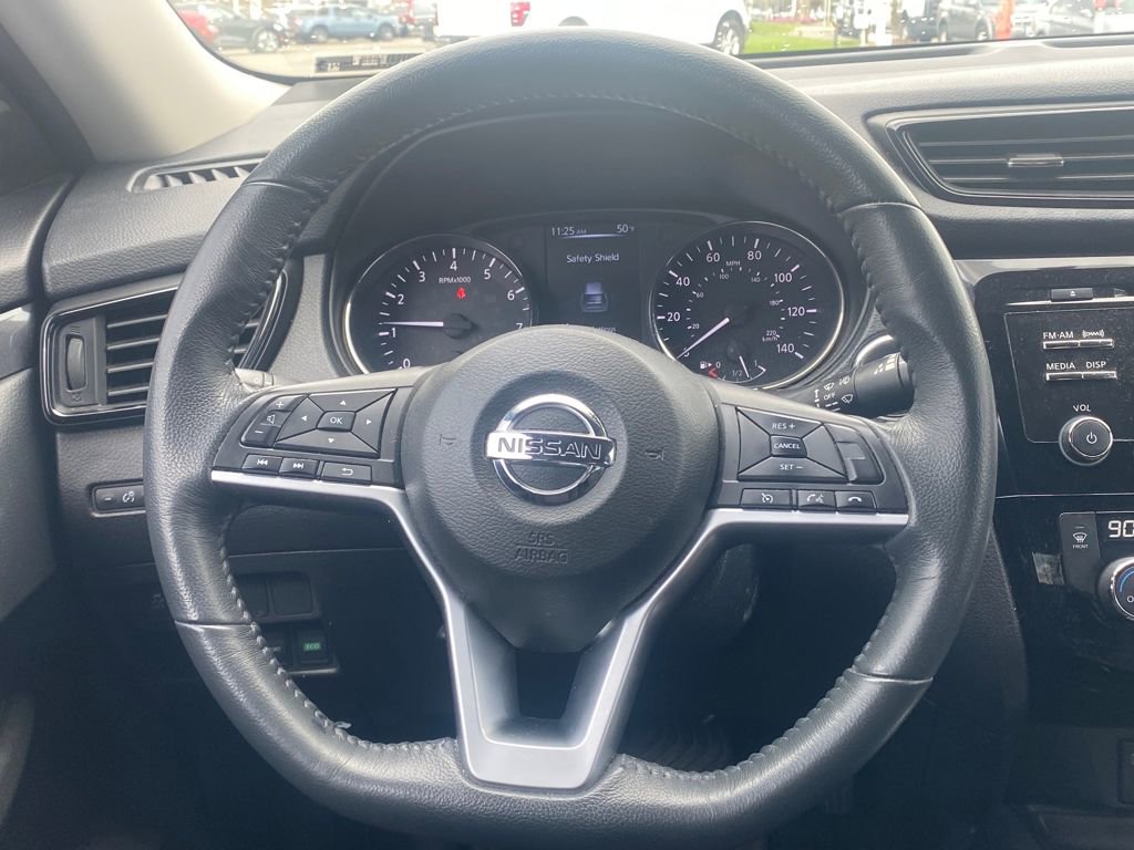 Used 2017 Nissan Rogue SV image 19