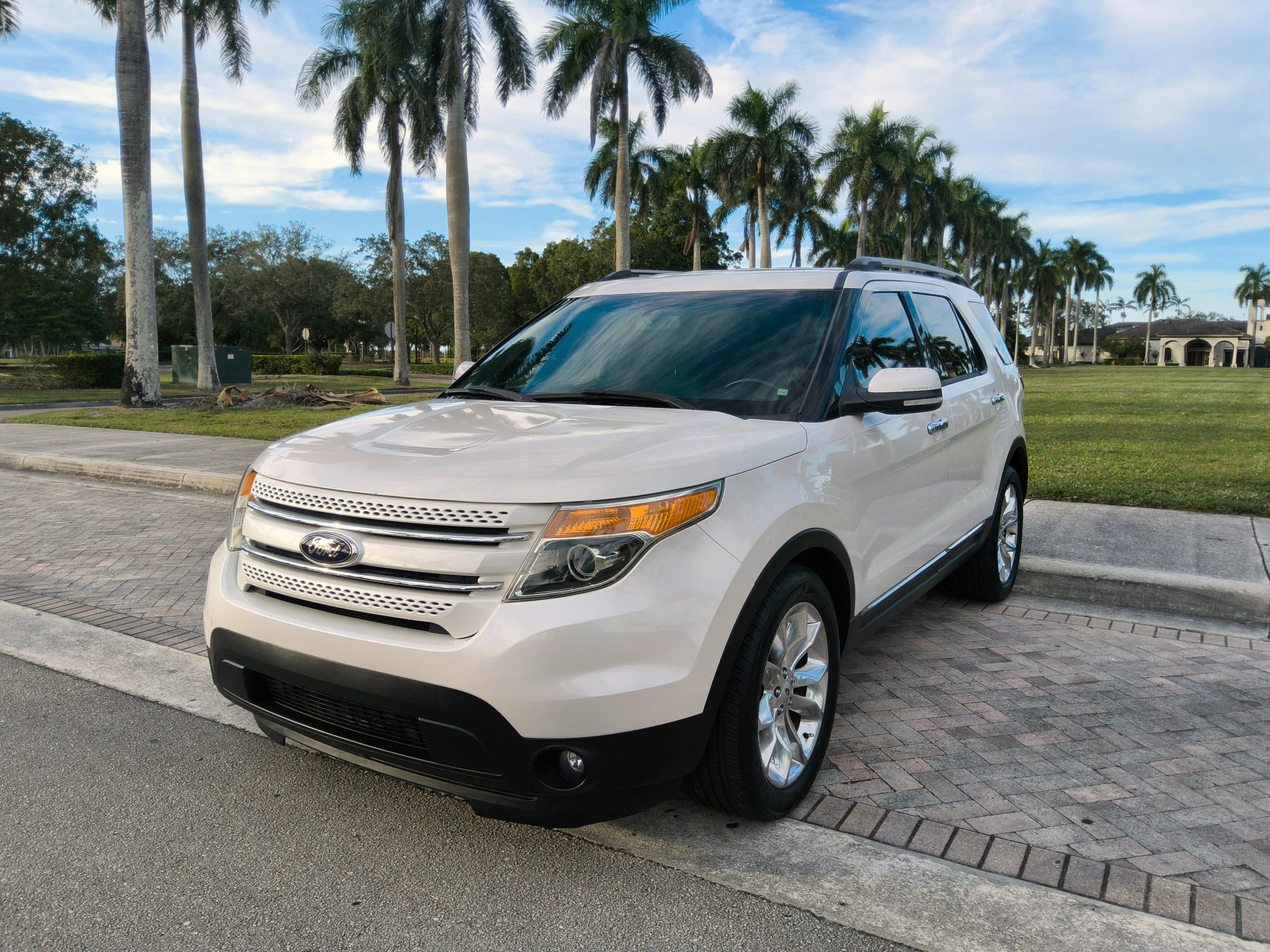 Used 2014 Ford Explorer Limited w/ Equipment Group 301A image 2