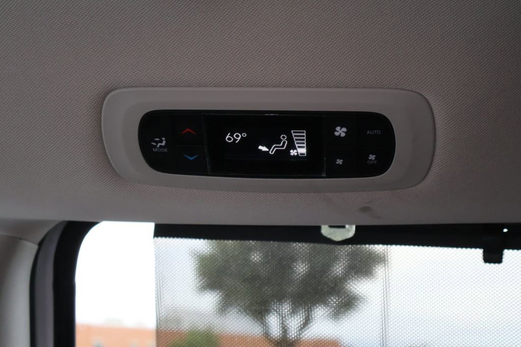 Used 2024 Chrysler Pacifica Touring-L FWD image 25