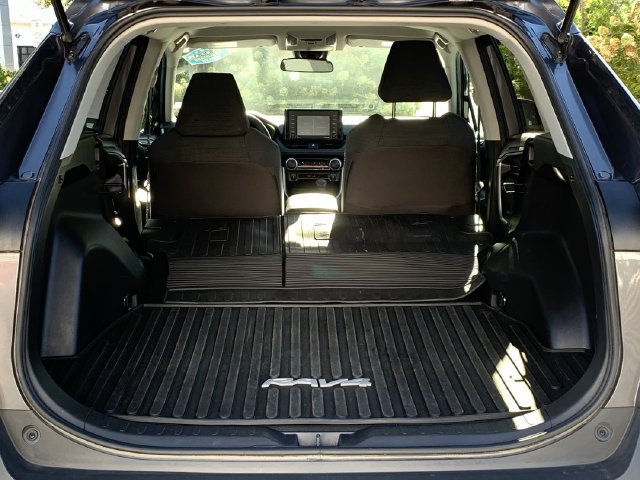 Used 2022 Toyota RAV4 LE AWD/4WD image 39