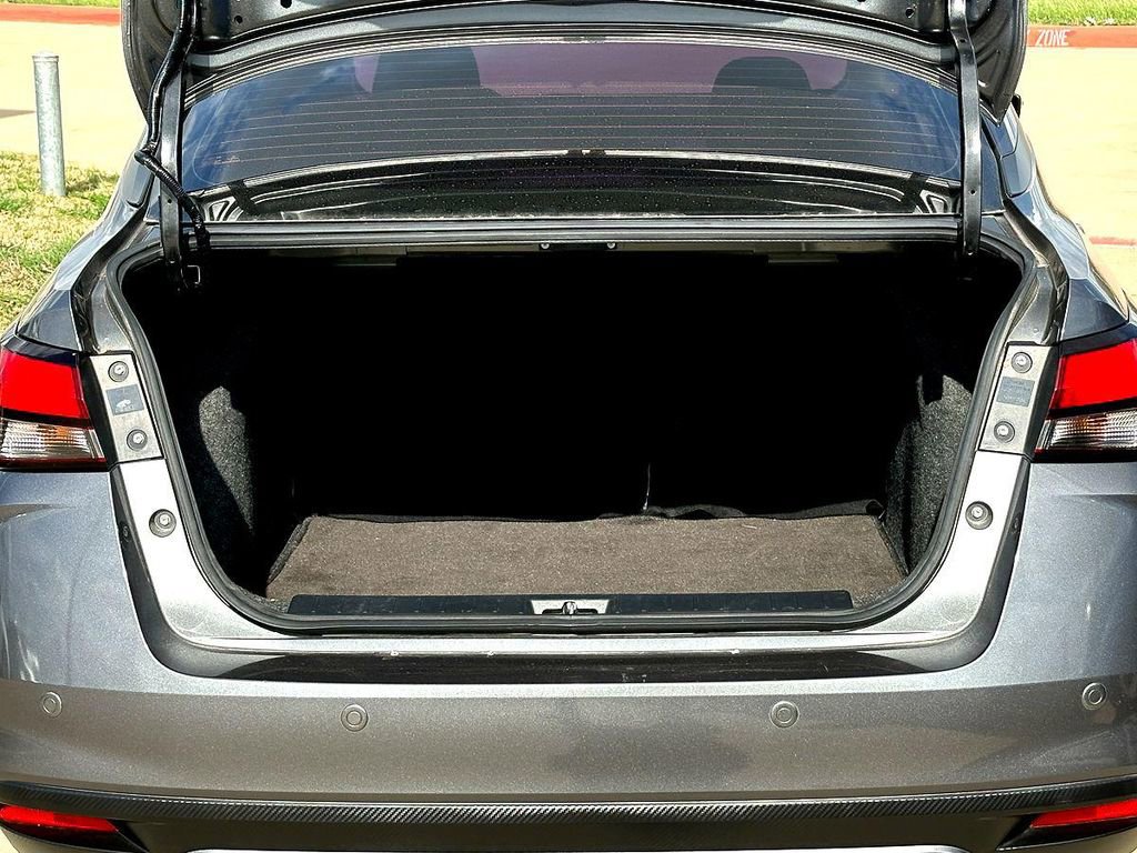 Used 2021 Nissan Versa SV image 32