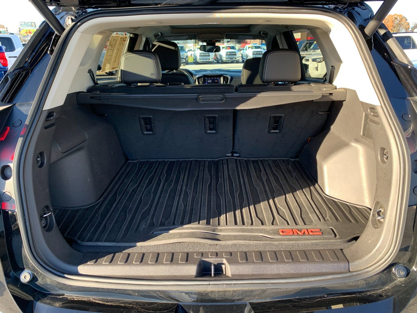 Used 2024 GMC Terrain Denali w/ Black Diamond Edition image 18