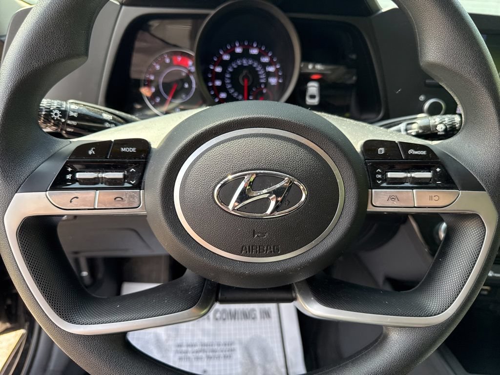 Used 2023 Hyundai Elantra SEL w/ Preferred Accessory Package FWD image 25