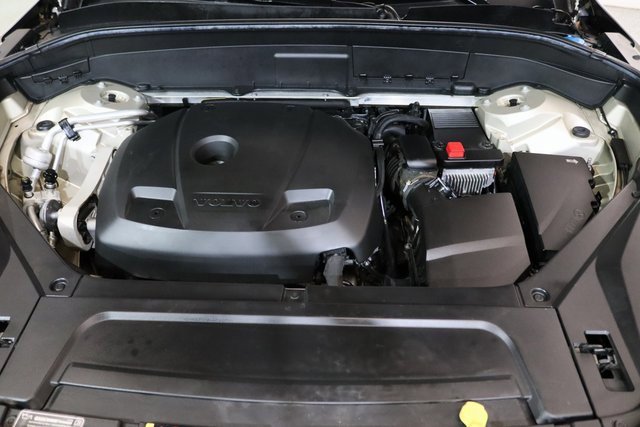 Used 2016 Volvo XC90 T6 Momentum w/ Momentum Plus Package image 28