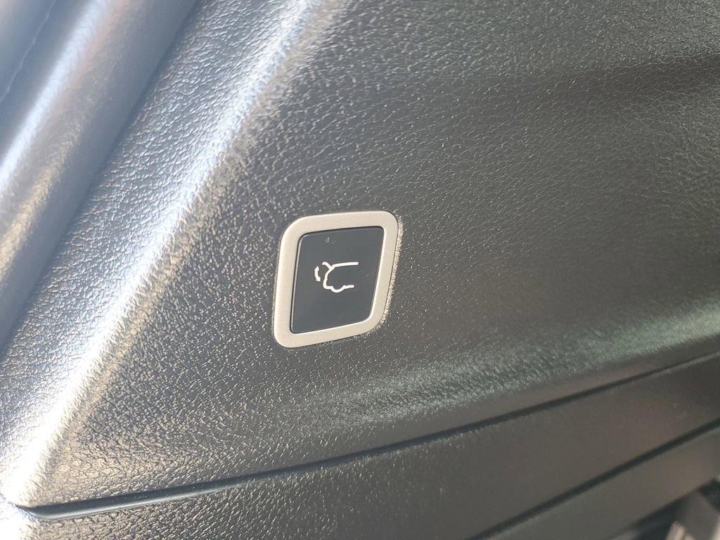 Used 2024 Chrysler Pacifica Premium image 34