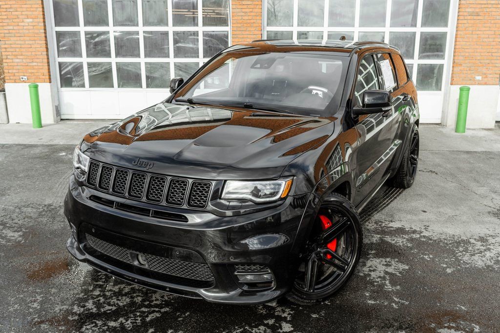 Used 2020 Jeep Grand Cherokee SRT image 2