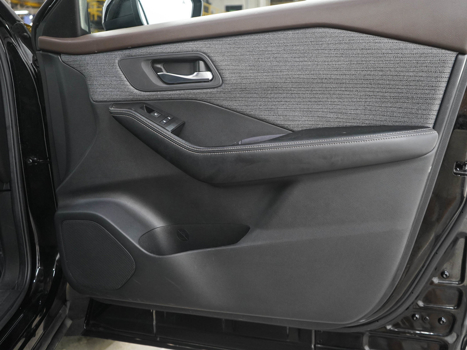 Used 2023 Nissan Rogue SV AWD/4WD image 9