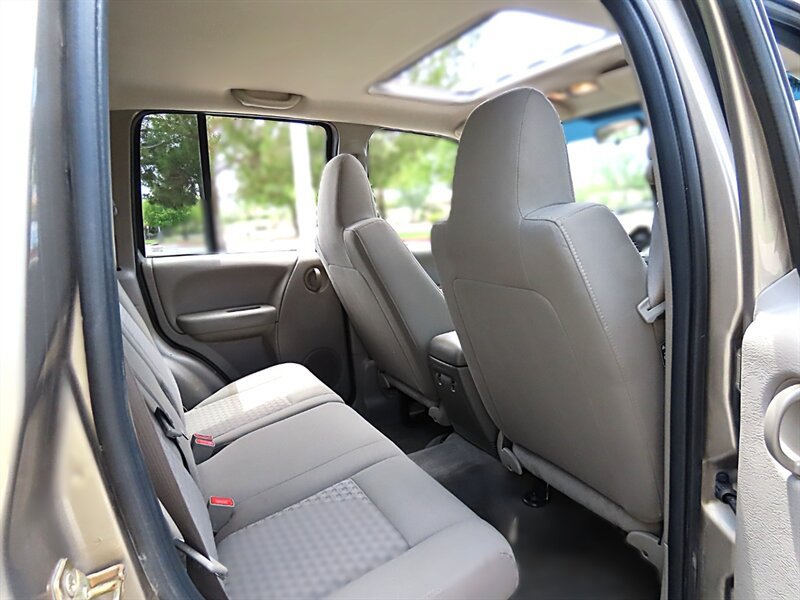 Used 2006 Jeep Liberty Sport AWD/4WD image 25