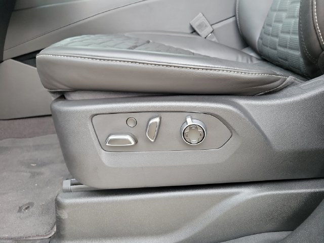 Used 2024 Cadillac Escalade Sport Platinum w/ LPO, ONYX Package AWD/4WD image 21
