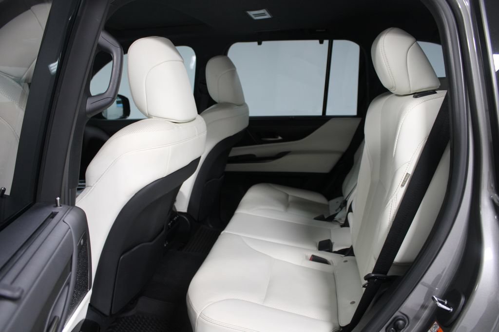 Used 2024 Lexus LX 600 4WD w/ Luxury Package image 19