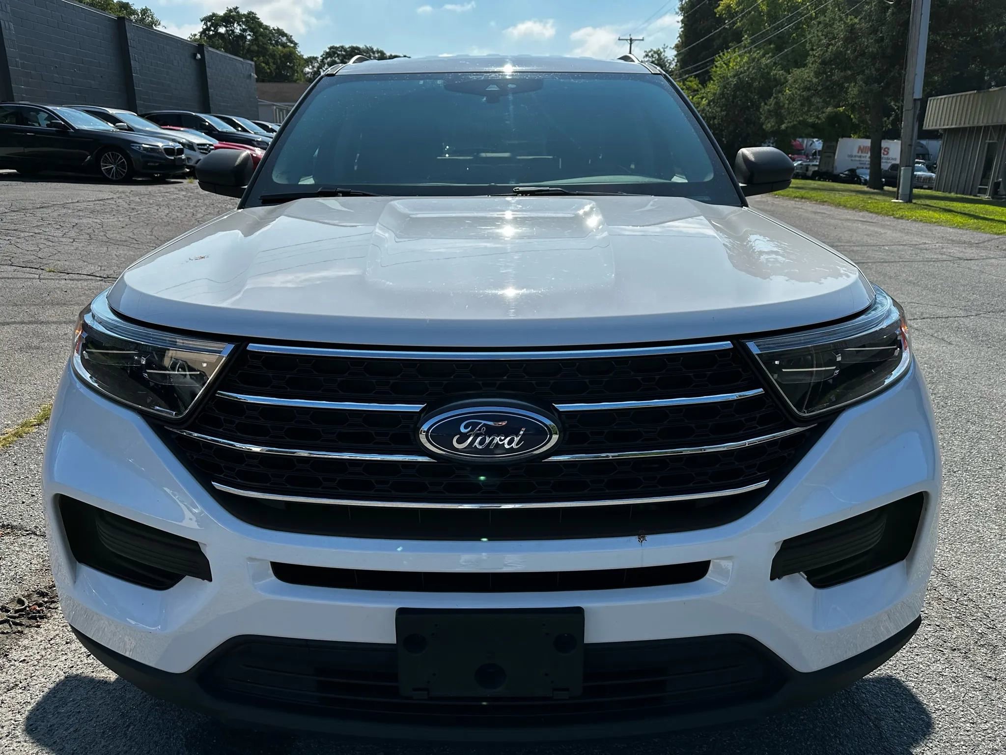 Used 2020 Ford Explorer XLT w/ Comfort Package AWD/4WD image 2