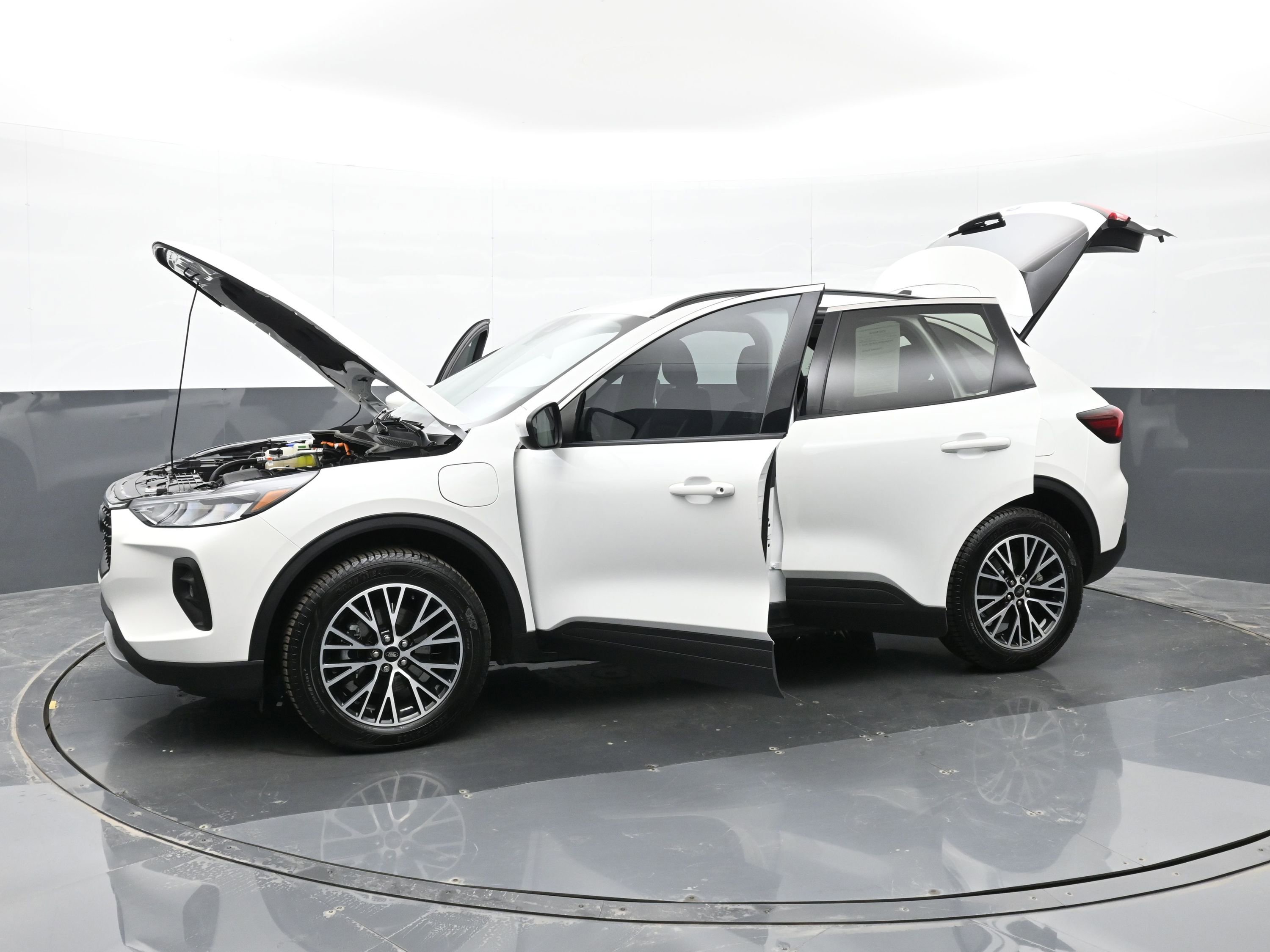 Used 2023 Ford Escape SE image 48