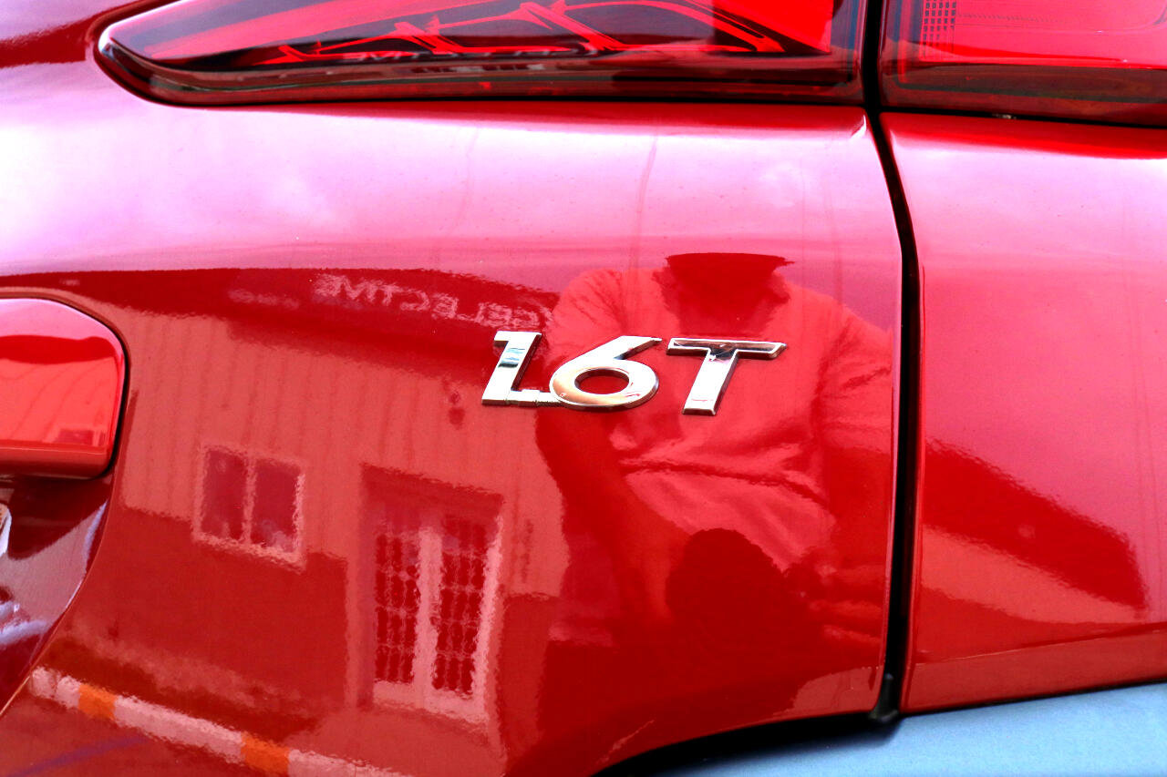 Used 2021 Hyundai Kona Limited w/ Winter Weather Package image 11