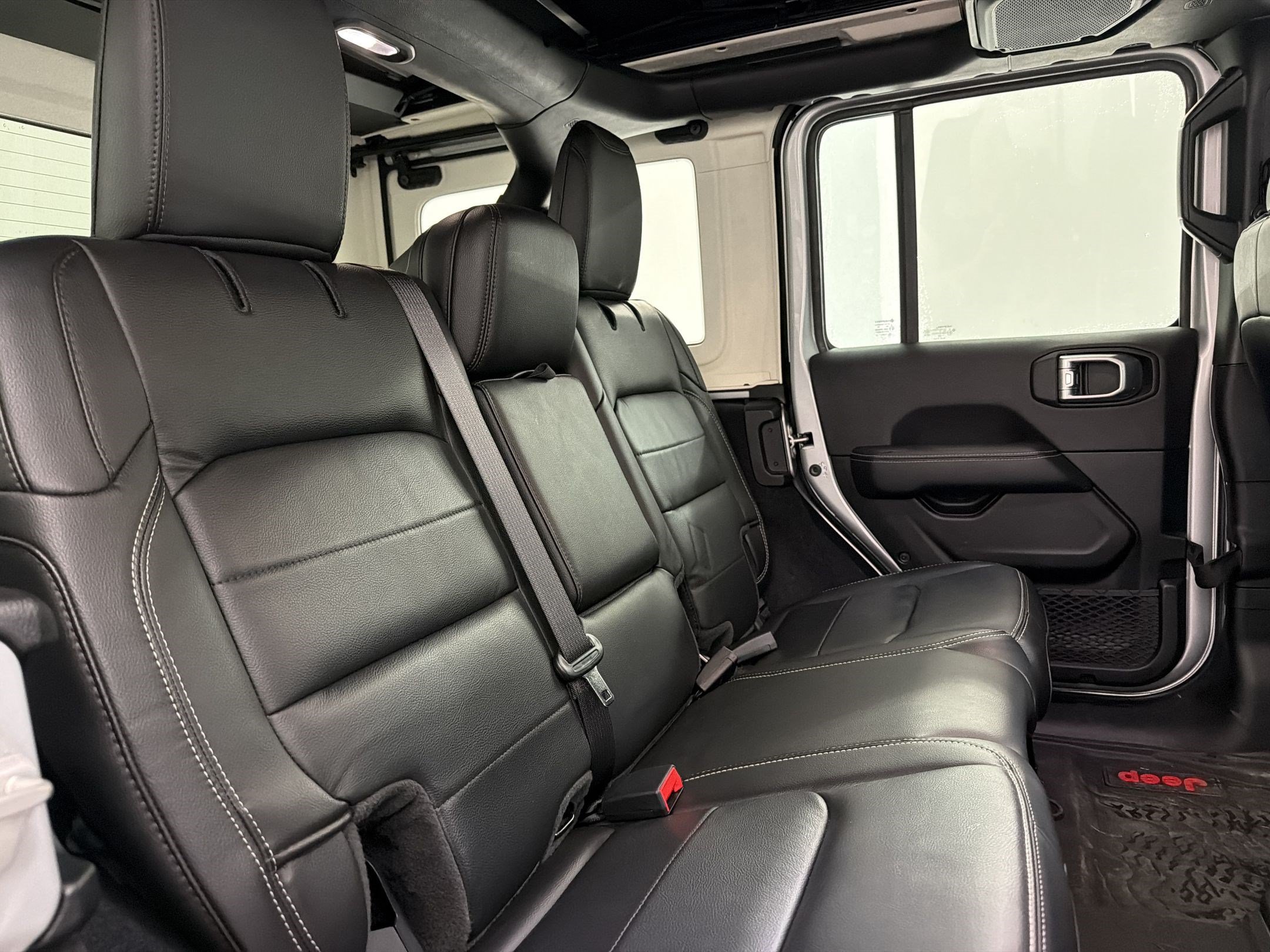 Used 2023 Jeep Wrangler Unlimited Sahara w/ Cold Weather Group AWD/4WD image 29