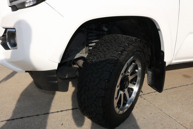 Used 2020 Toyota Tacoma Limited image 8