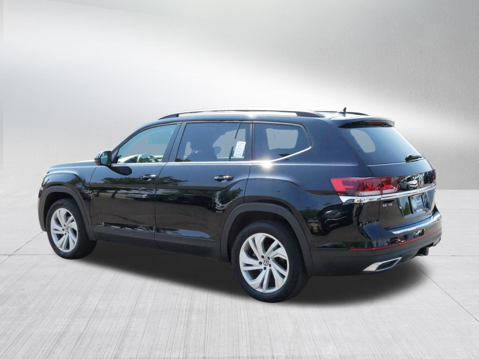 Certified 2023 Volkswagen Atlas SE w/ Panoramic Sunroof Package AWD/4WD image 6