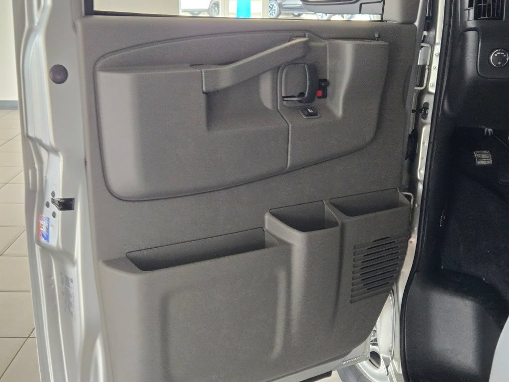 New 2026 Chevrolet Express 2500 LT w/ LT Preferred Equipment Group RWD image 15