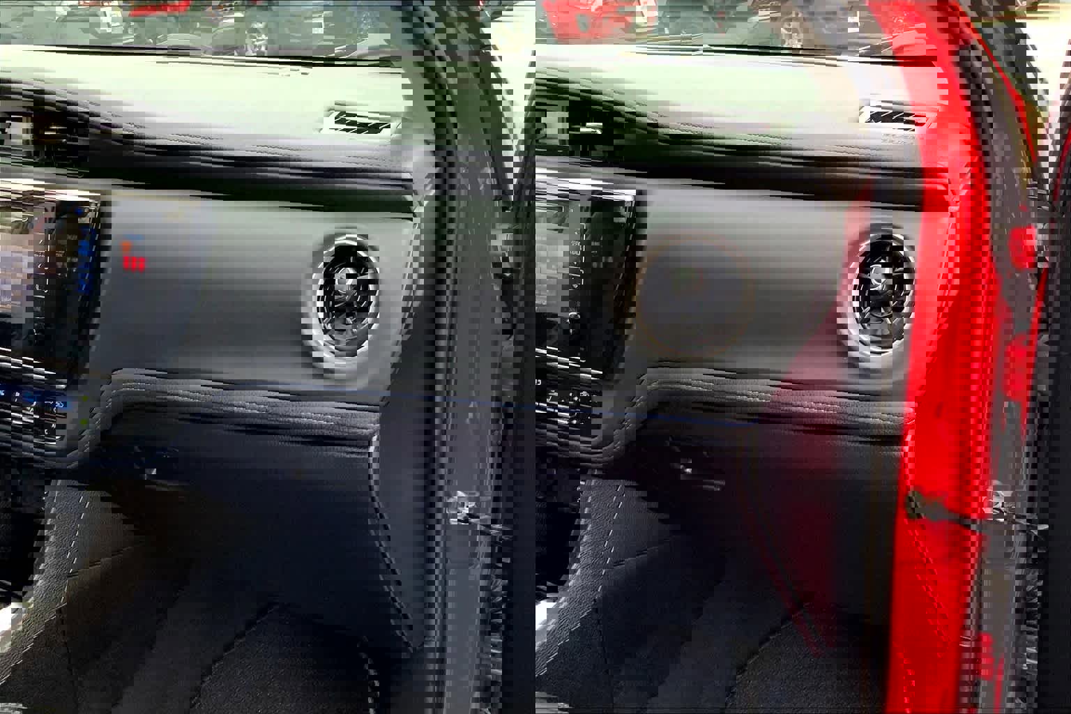 Used 2018 Toyota Corolla SE FWD image 18