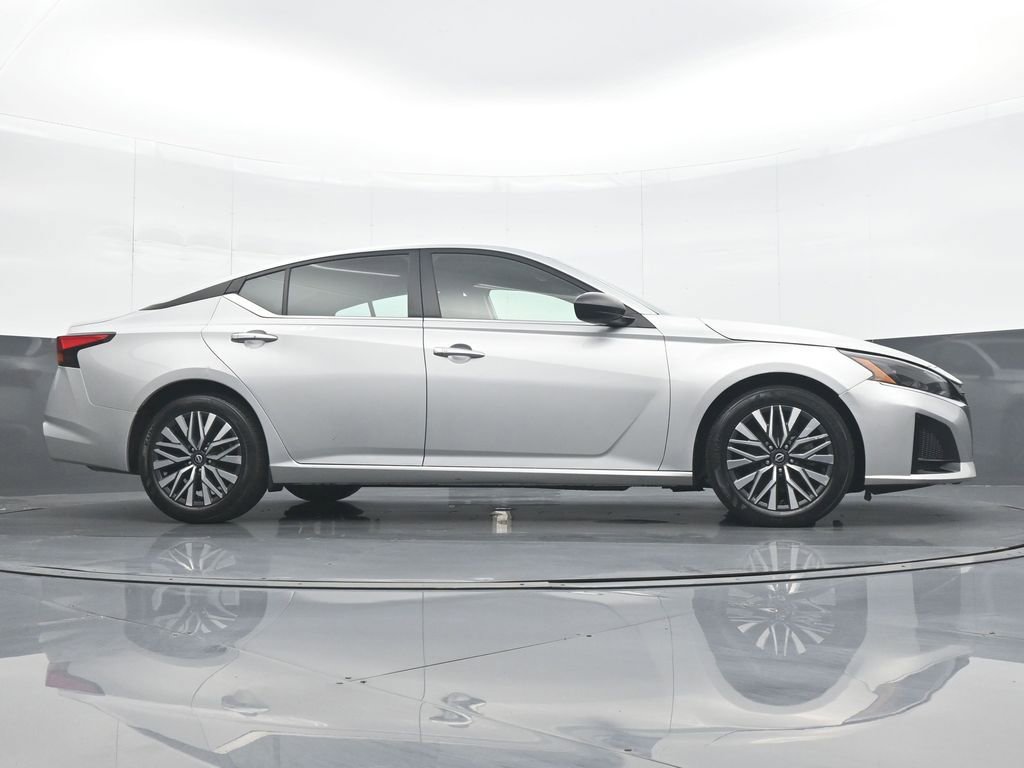 Used 2024 Nissan Altima 2.5 SV image 31