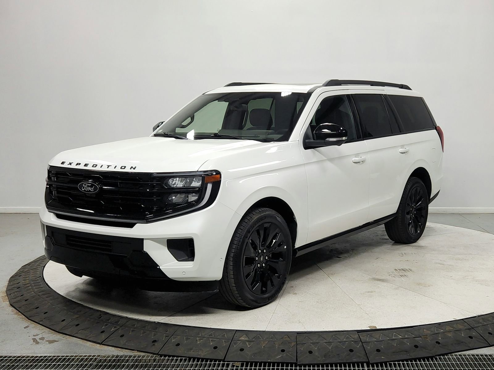 Used 2025 Ford Expedition Platinum w/ Stealth Appearance Package image 3