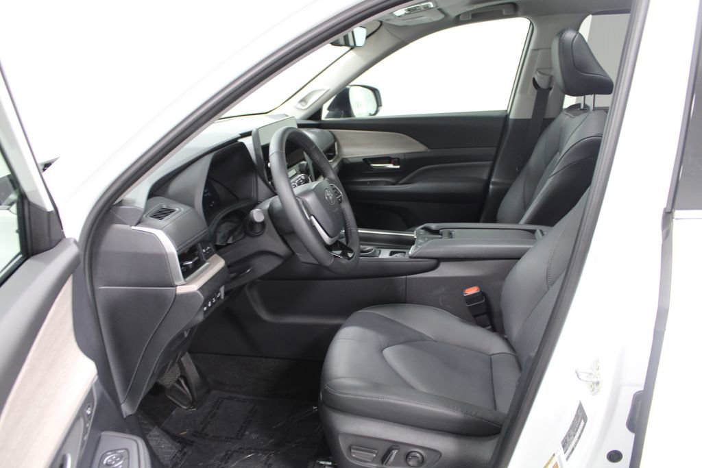 Used 2025 Toyota Grand Highlander Limited image 24