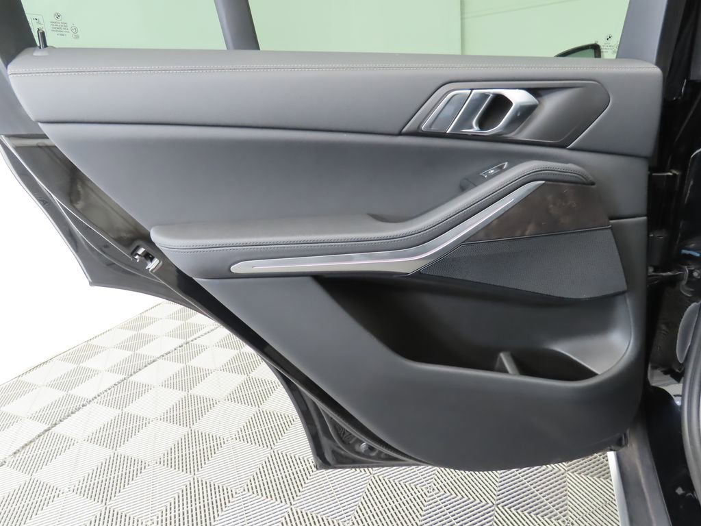 Used 2022 BMW X5 xDrive40i w/ Parking Assistance Package image 27