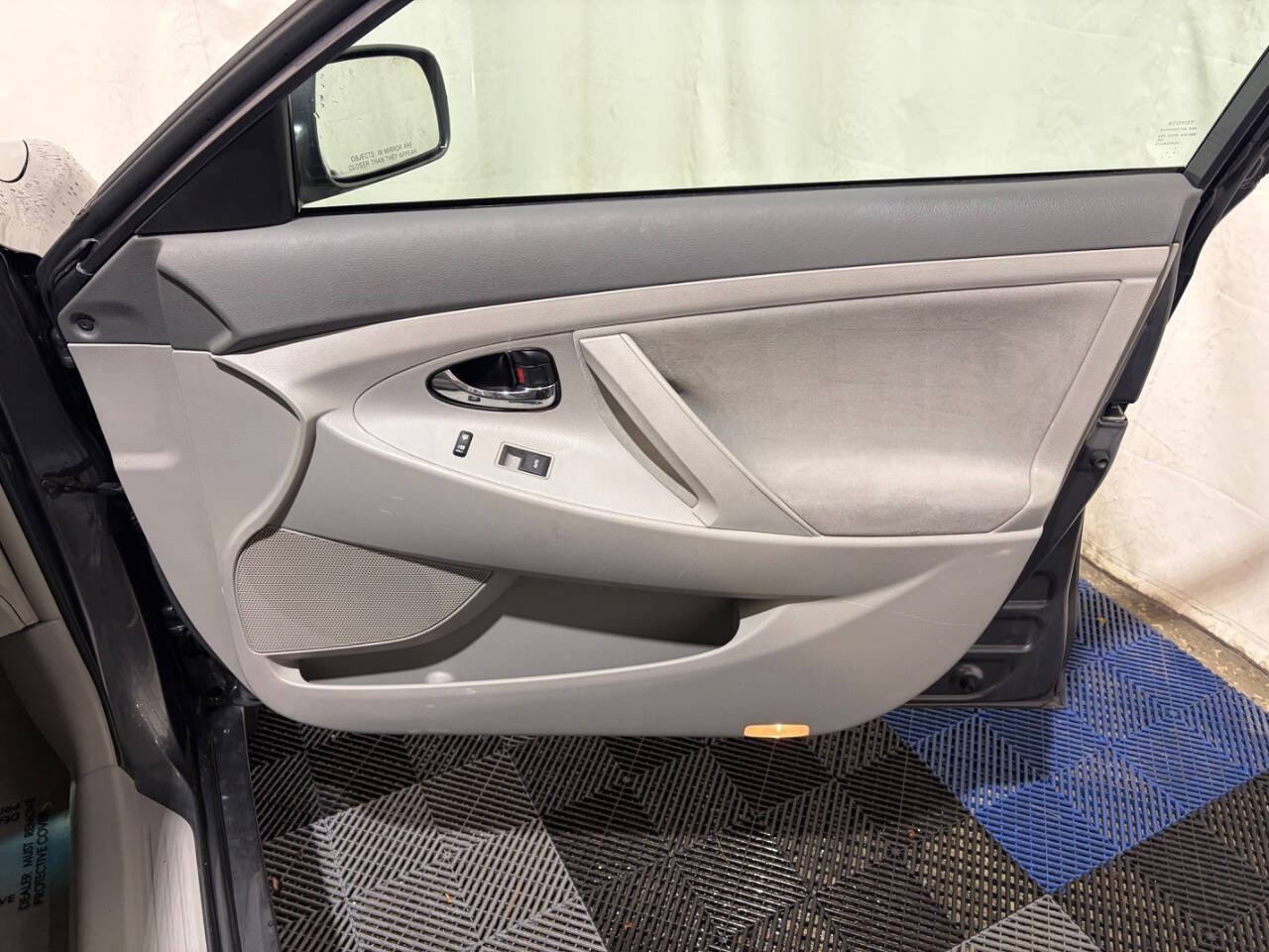 Used 2011 Toyota Camry LE image 12