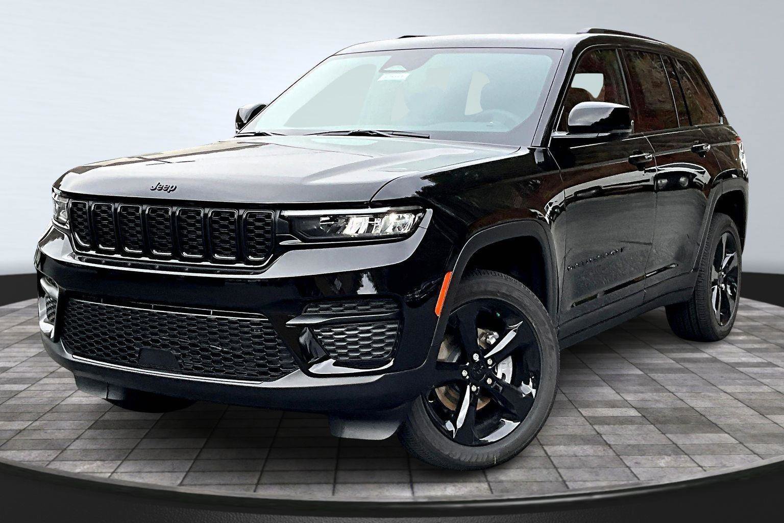New 2025 Jeep Grand Cherokee Altitude image 2