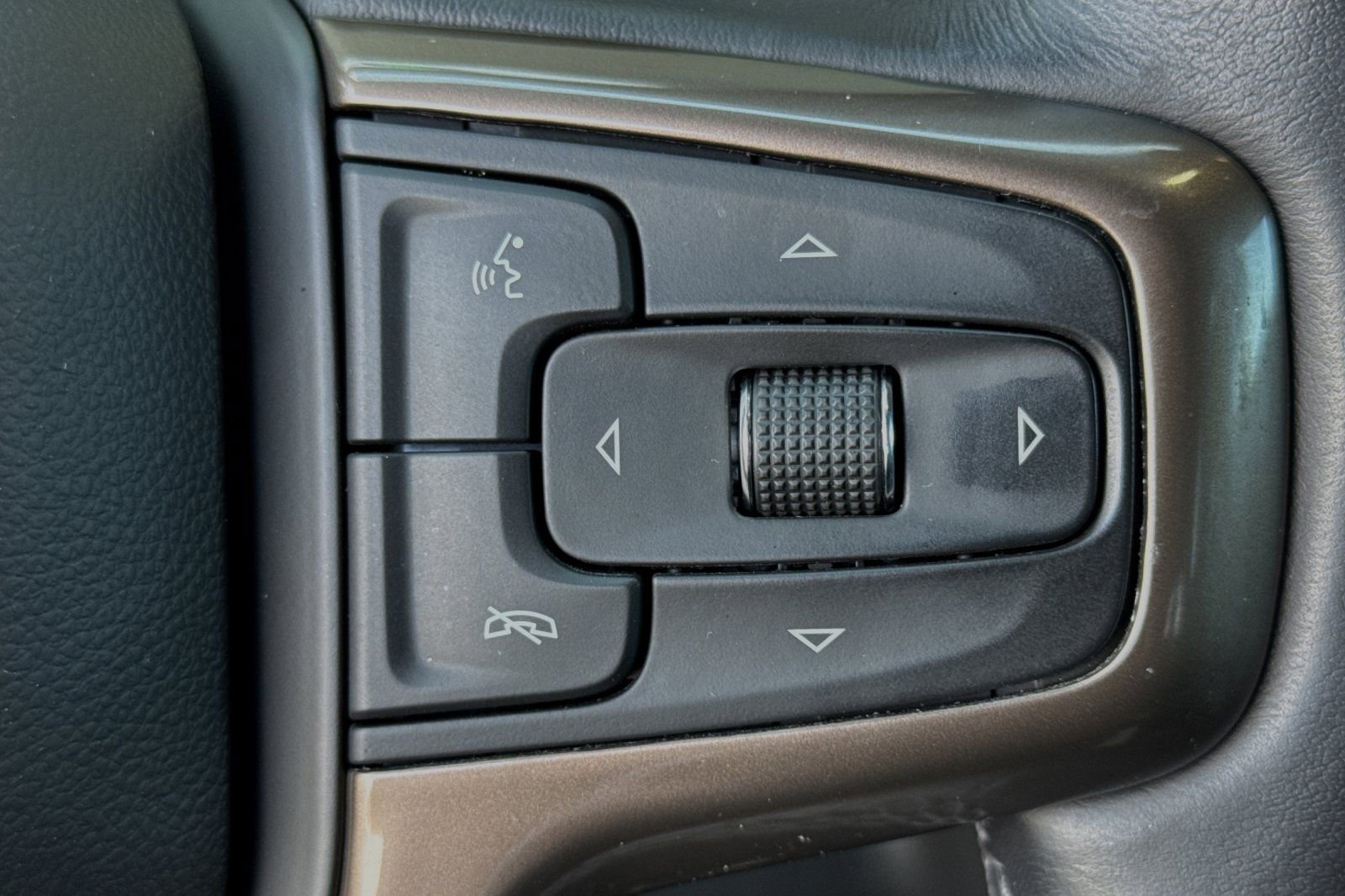 Used 2022 Chevrolet Silverado 1500 High Country w/ Z71 Off-Road Package image 38