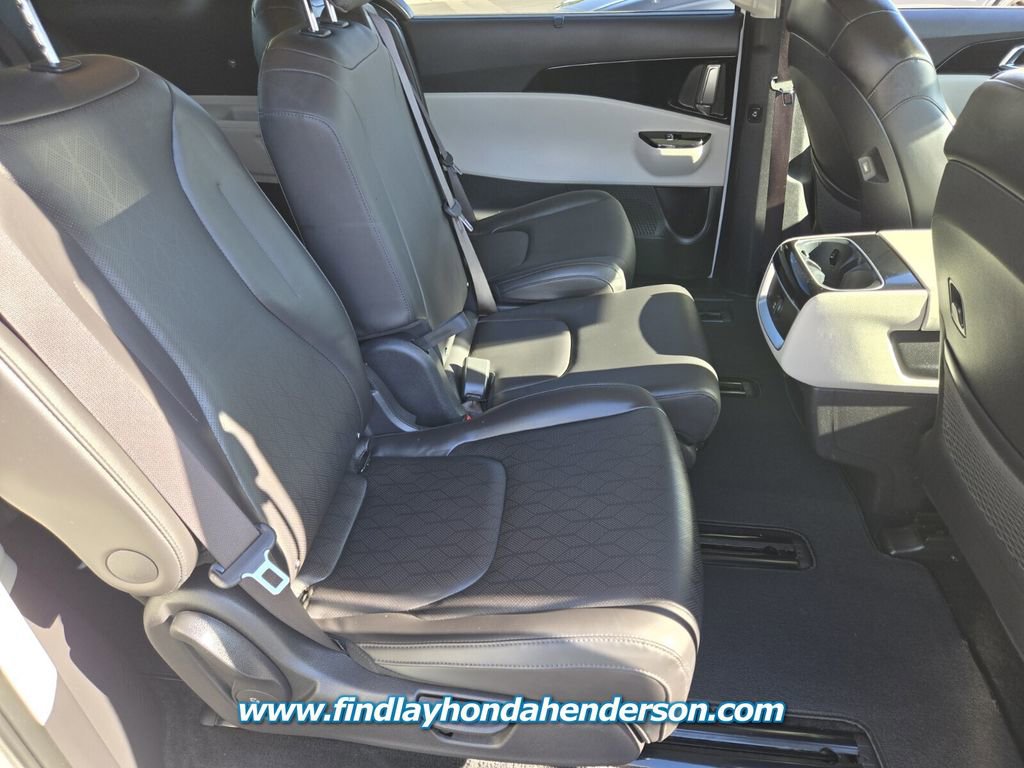 Used 2024 Kia Carnival EX FWD image 19