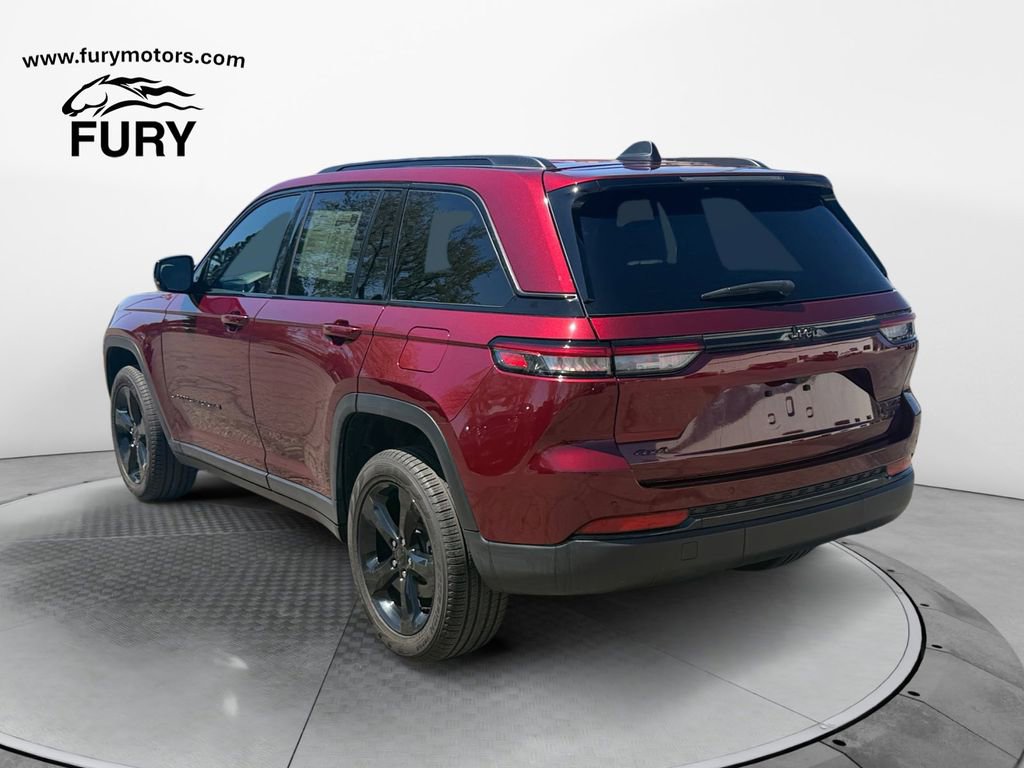 Used 2025 Jeep Grand Cherokee Limited w/ Black Appearance Package AWD/4WD image 5