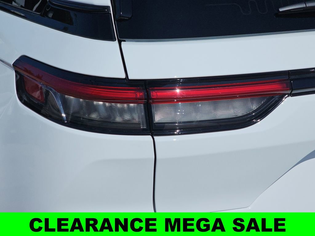 New 2025 Jeep Grand Cherokee Altitude image 40