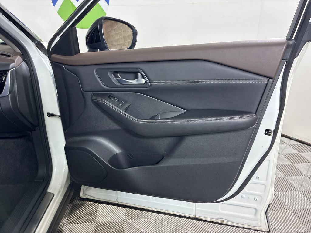 Used 2023 Nissan Rogue SL w/ SL Premium Package image 34