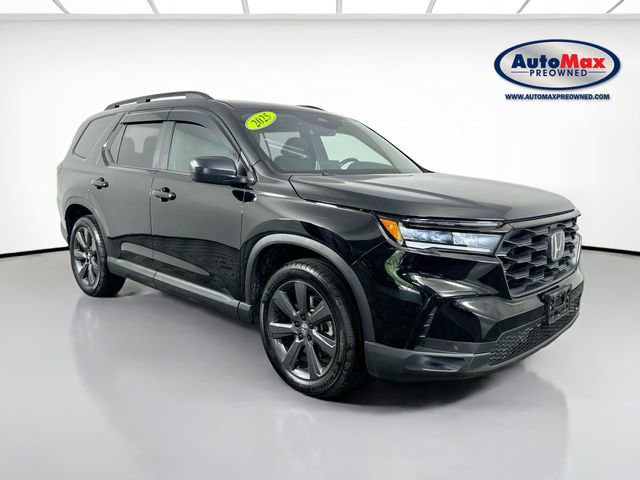 Used 2025 Honda Pilot Sport image 1
