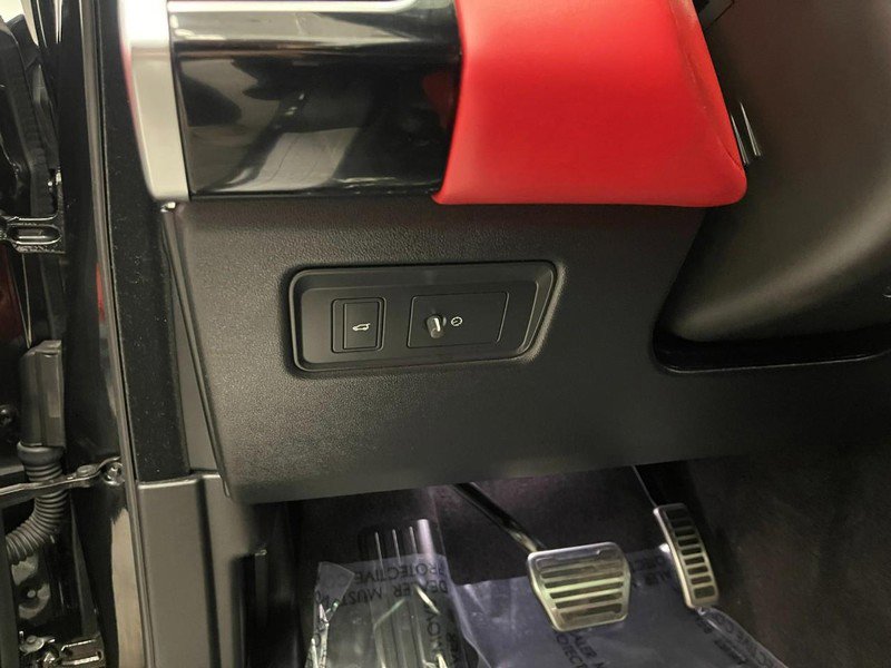 Used 2020 Land Rover Range Rover Sport HST image 25