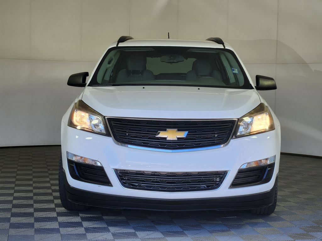Used 2017 Chevrolet Traverse LS FWD image 2