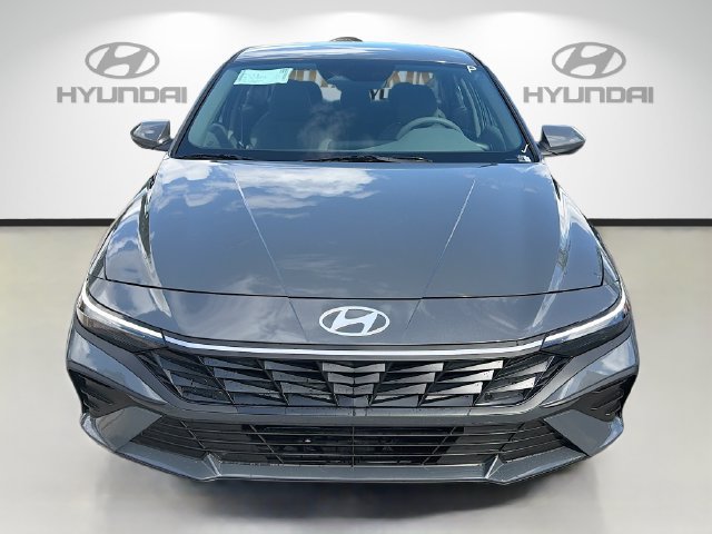 Certified 2026 Hyundai Elantra SE FWD image 3